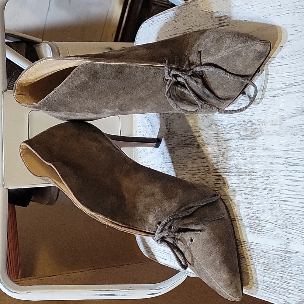 Pour la victoire lace up grey suede booties